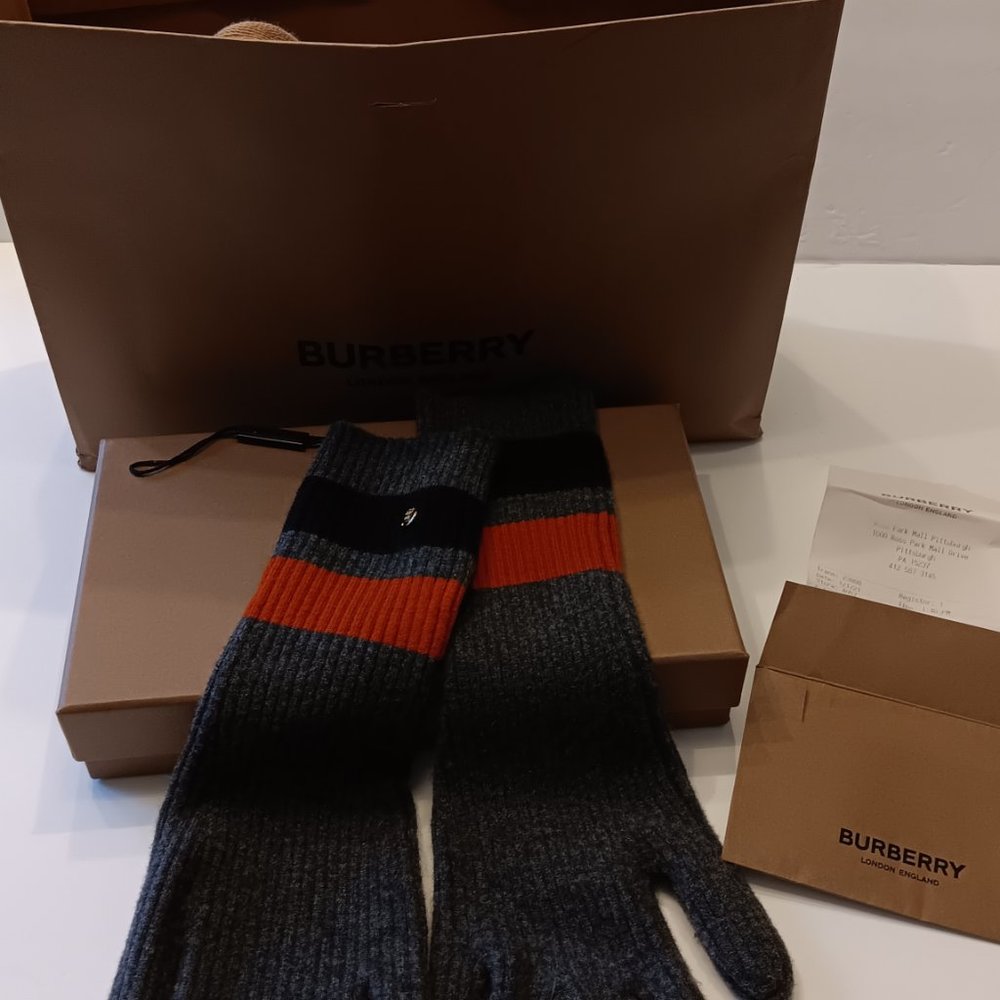 NEW Burberry Cashmere Blend Gloves - Picture 5 of 8